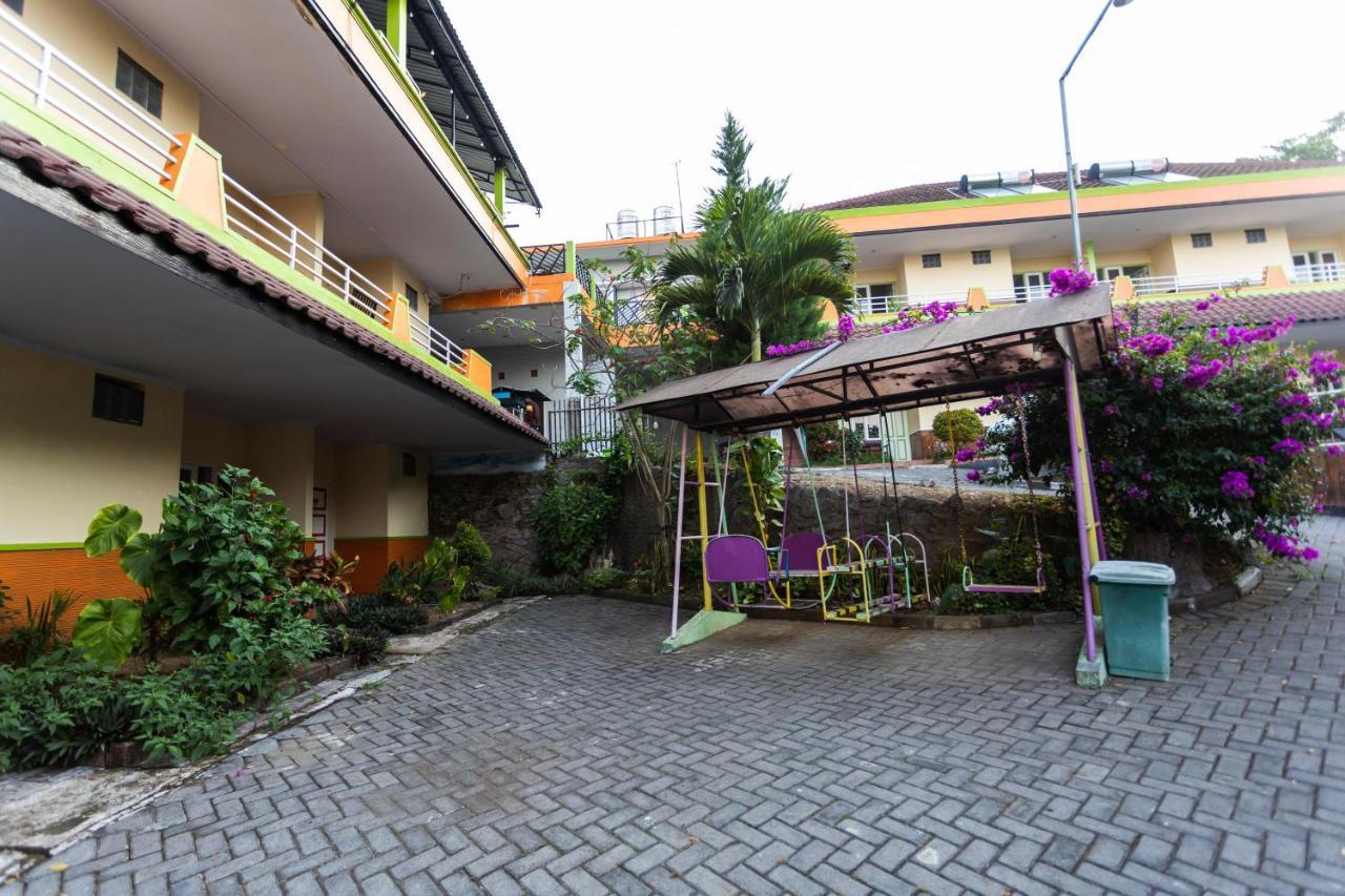 Villa Panderman Indah Batu  Buitenkant foto
