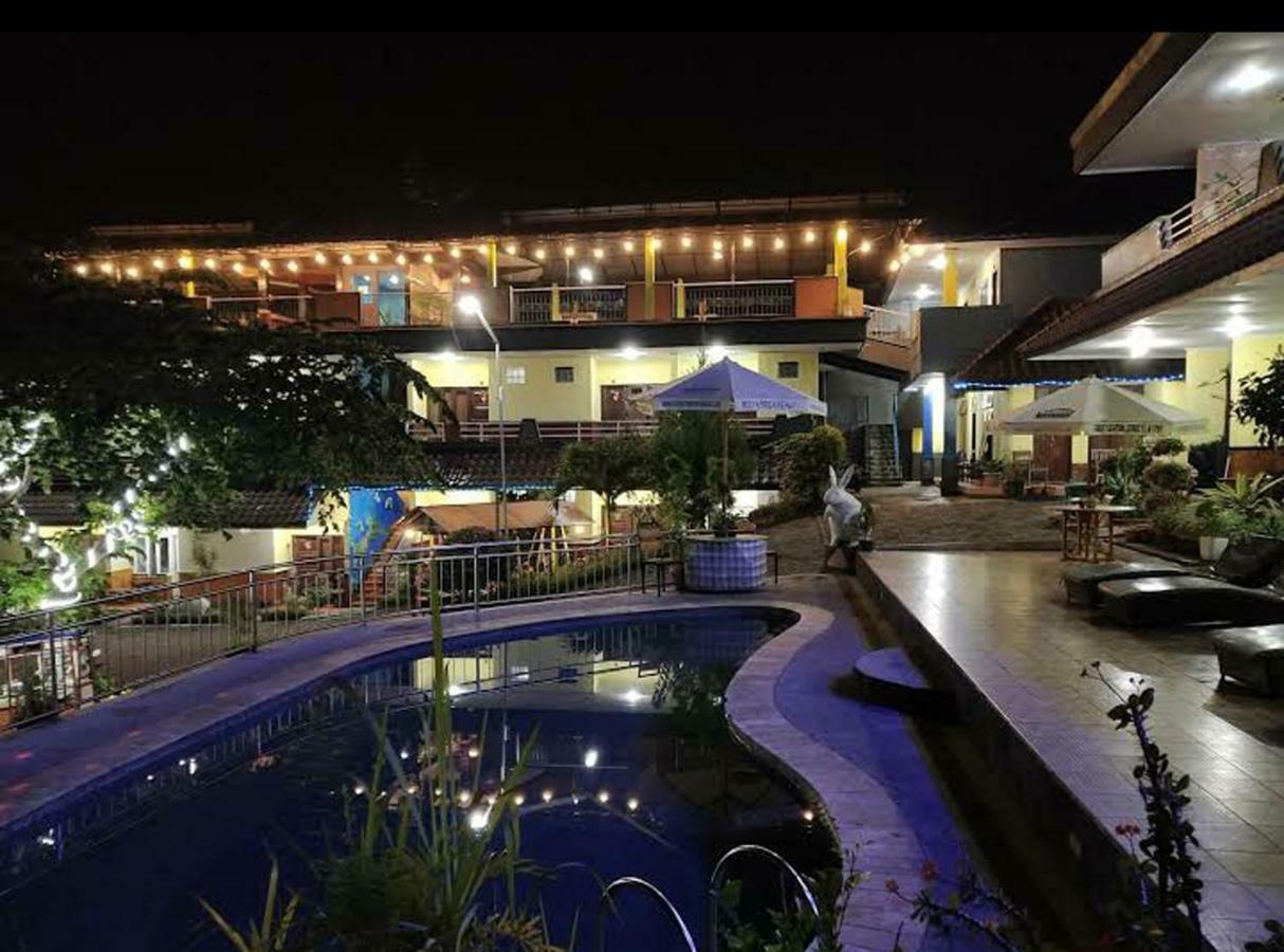 Villa Panderman Indah Batu  Buitenkant foto