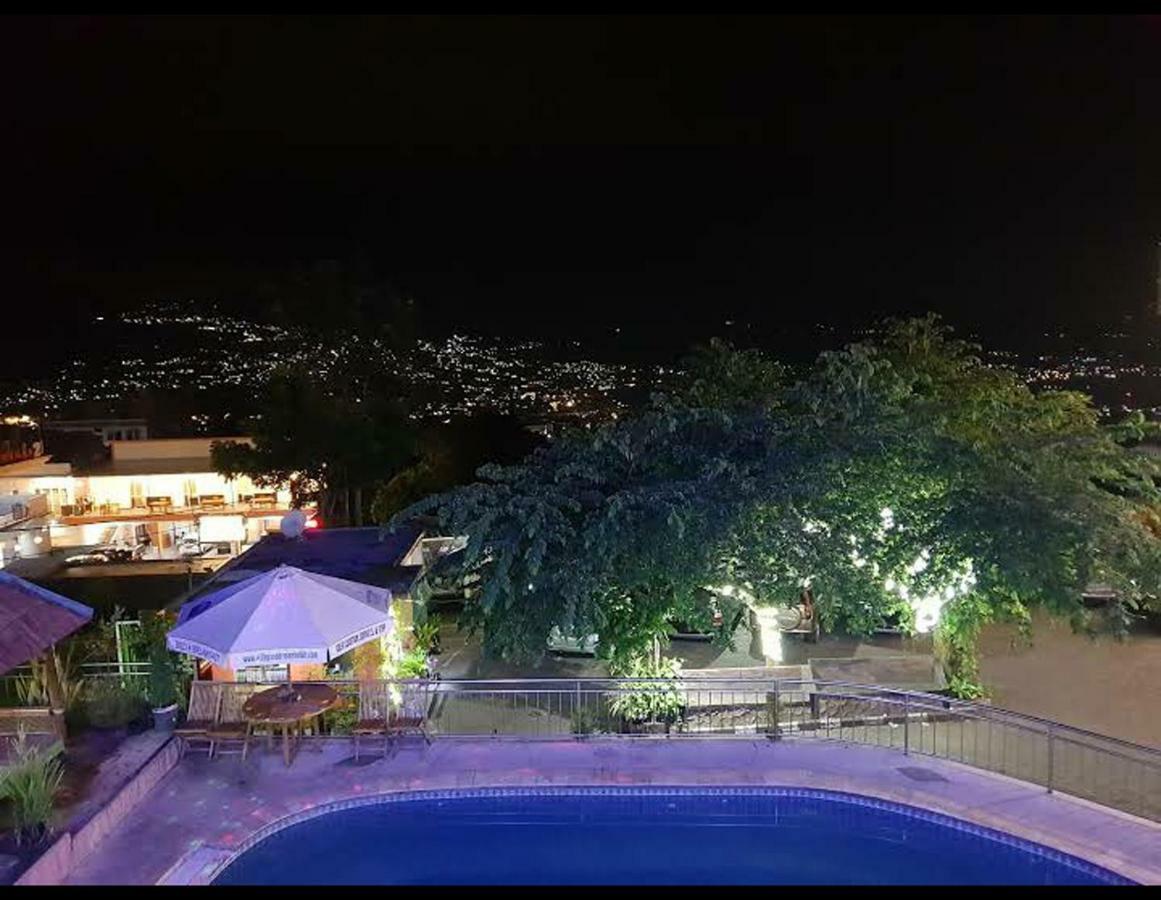 Villa Panderman Indah Batu  Buitenkant foto