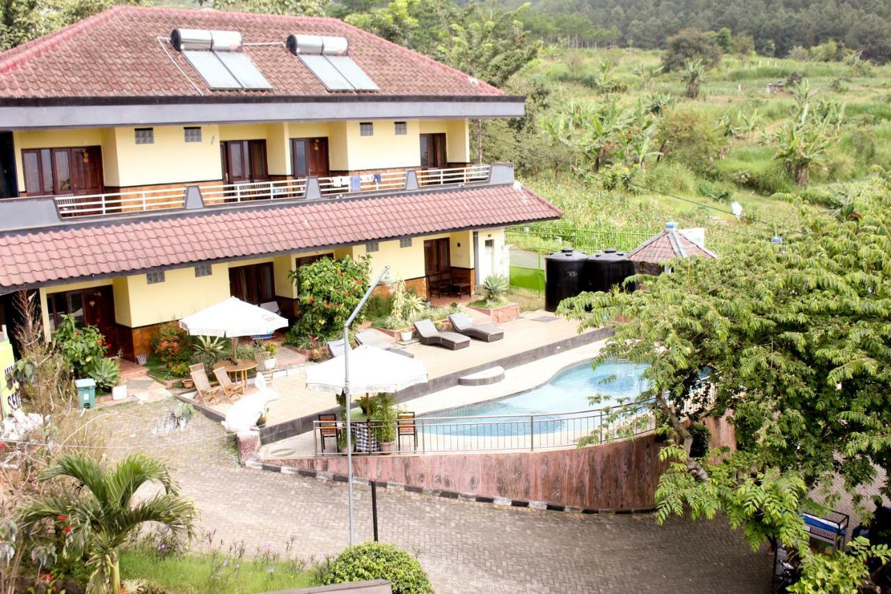 Villa Panderman Indah Batu  Buitenkant foto